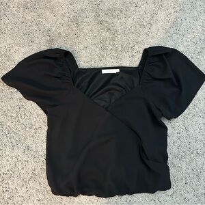 BLACK SHORT SLEEVE FLUTTER TOP